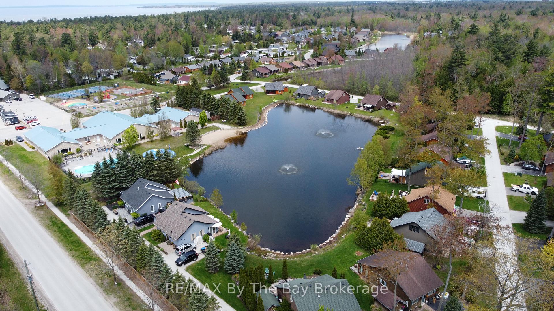 Photo 34 of 49 Cabin Crescent, Wasaga Beach — HOMEH