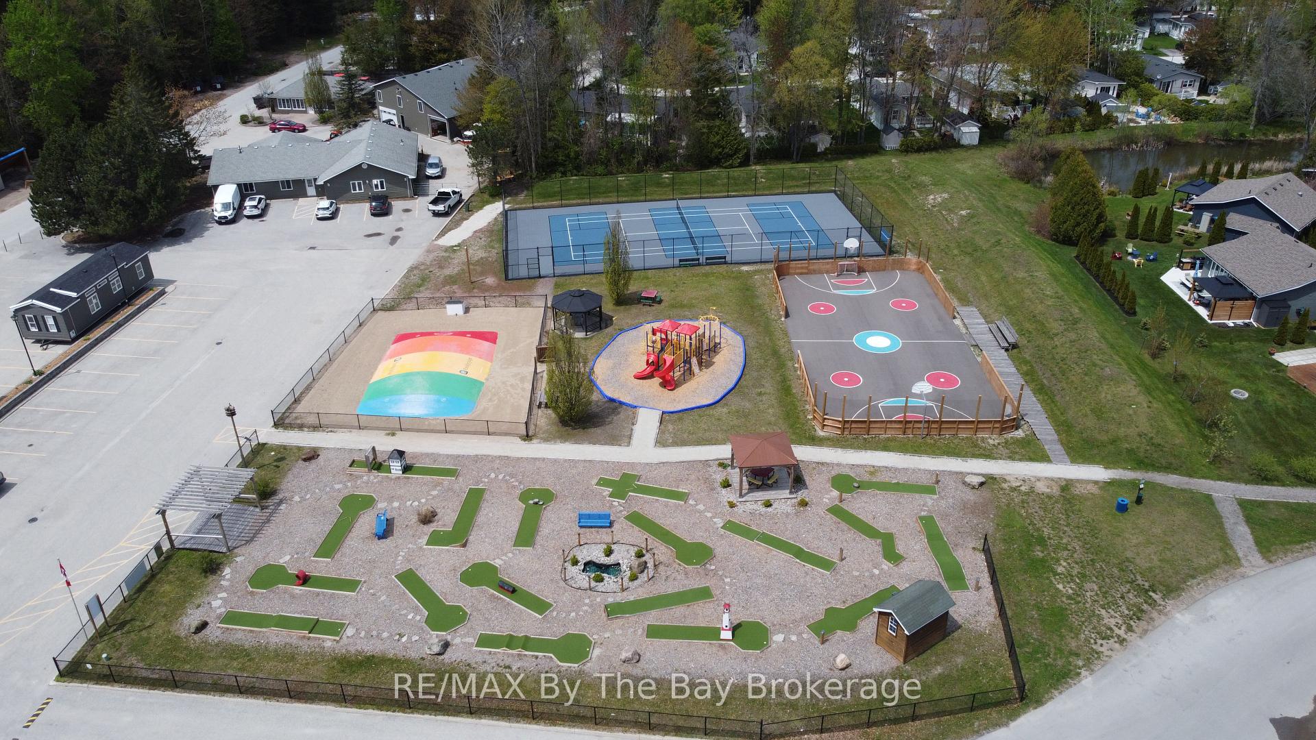 Photo 36 of 49 Cabin Crescent, Wasaga Beach — HOMEH