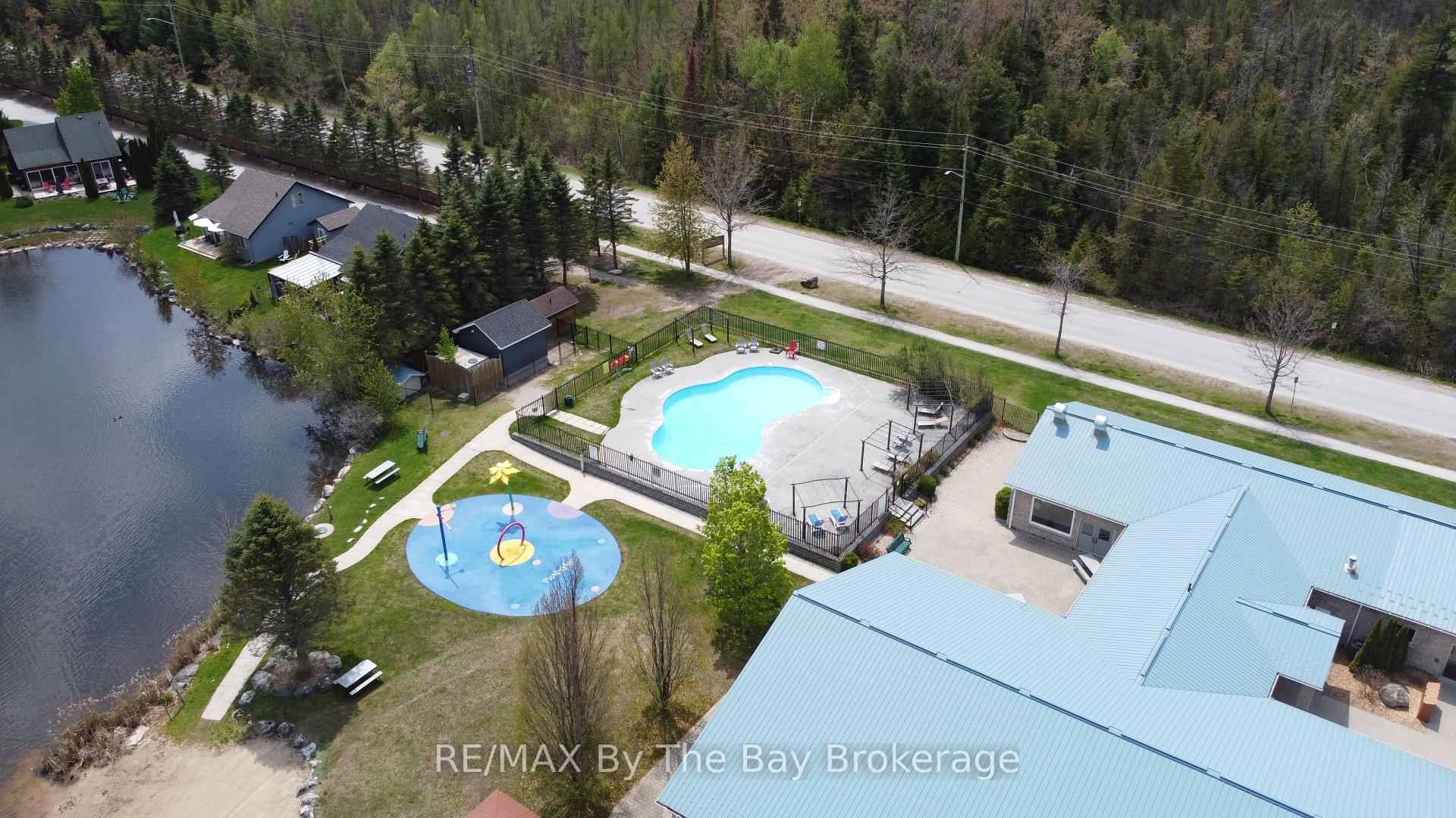 Photo 37 of 49 Cabin Crescent, Wasaga Beach — HOMEH