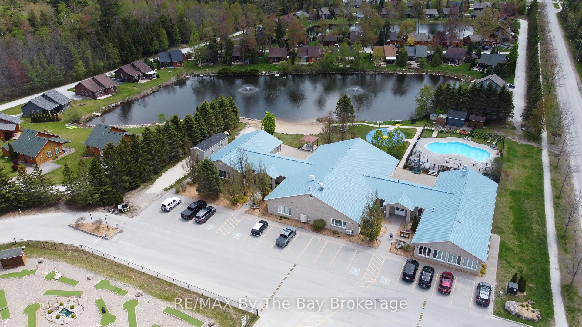Photo 38 of 49 Cabin Crescent, Wasaga Beach — HOMEH