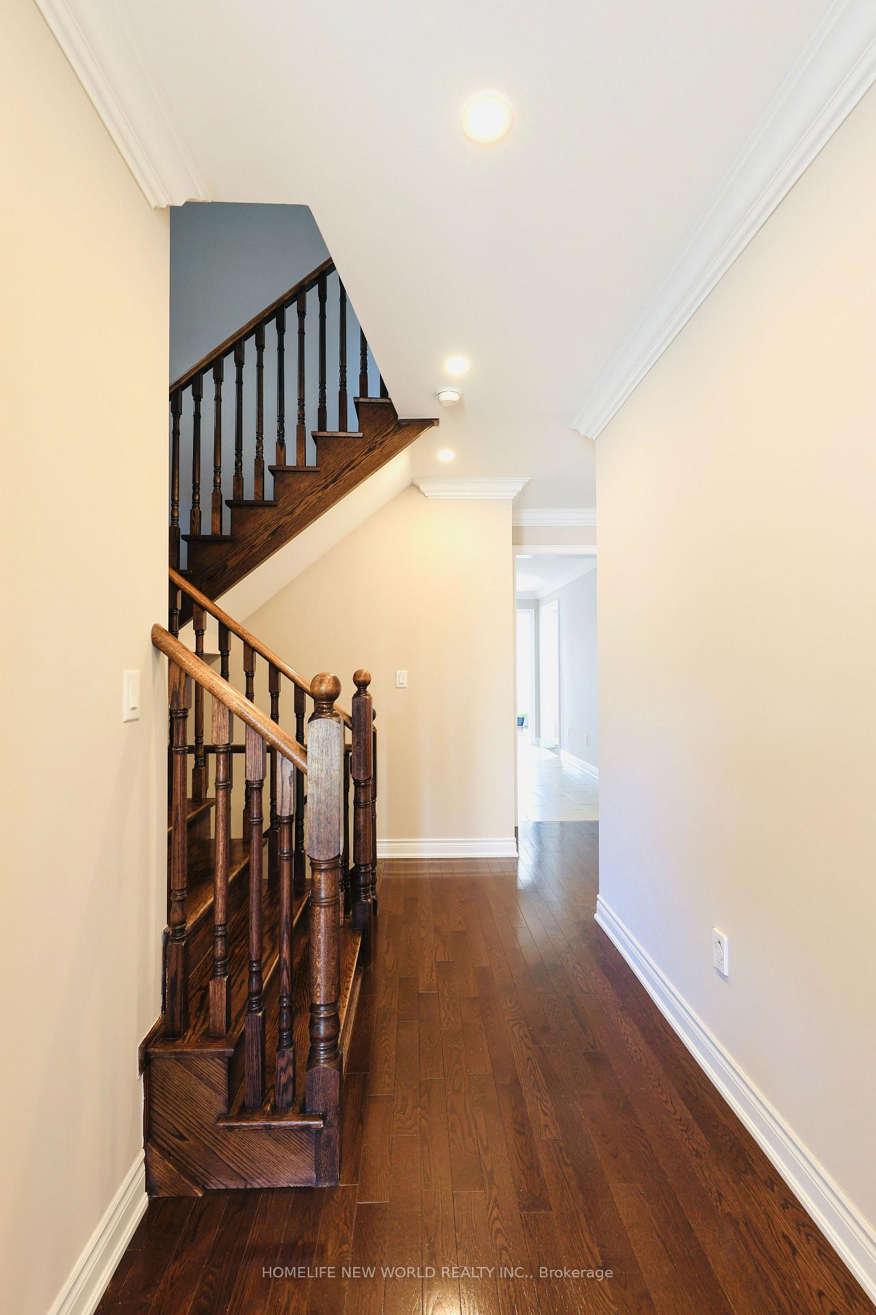 Photo 4 of 77 Cranbrook Crescent, Vaughan, Kleinburg — HOMEH