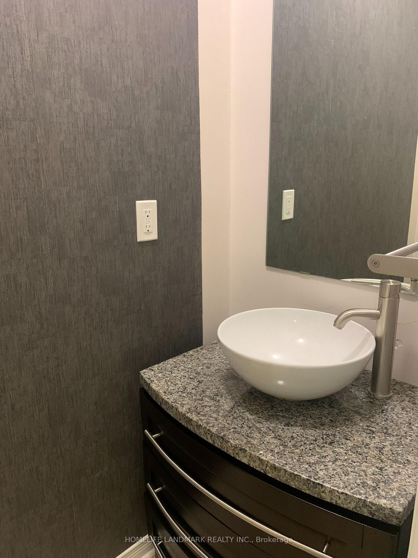 Photo 8 of 117 Catalpa Crescent, Vaughan, Patterson — HOMEH