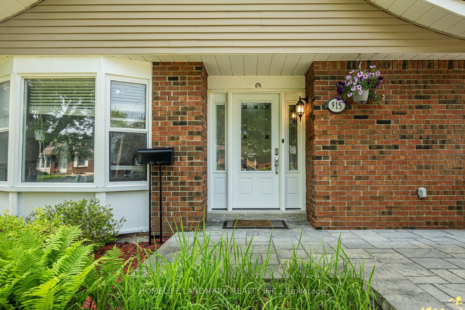 Photo 1 of 915 Harding Street, Whitby, Downtown Whitby — HOMEH