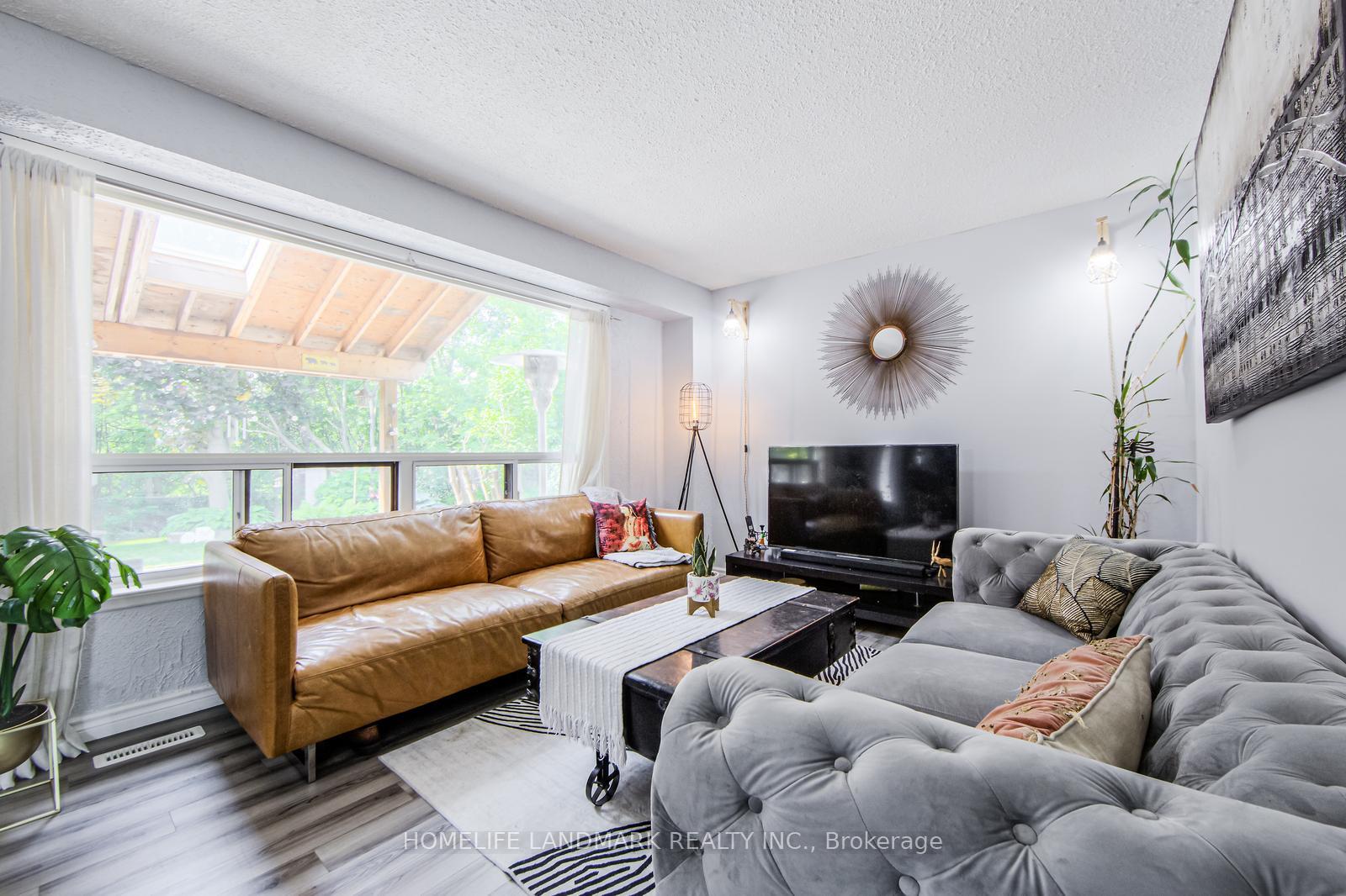 Photo 9 of 915 Harding Street, Whitby, Downtown Whitby — HOMEH