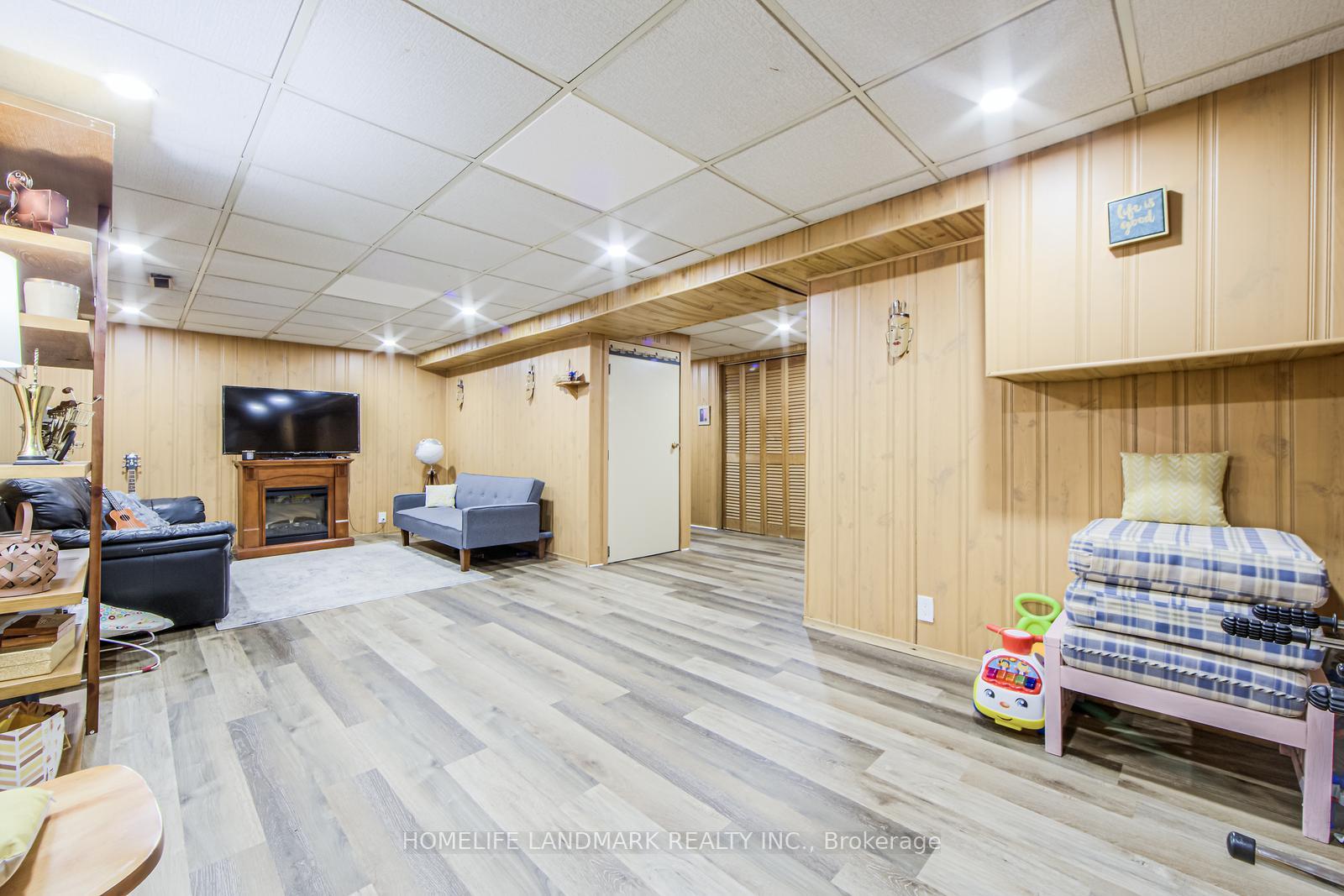 Photo 21 of 915 Harding Street, Whitby, Downtown Whitby — HOMEH