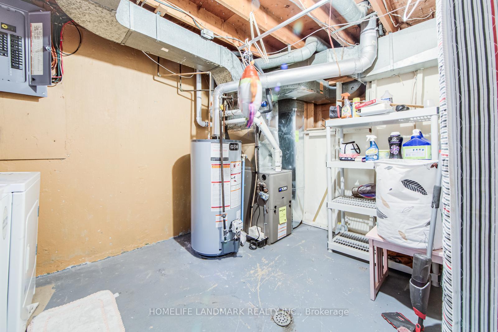 Photo 23 of 915 Harding Street, Whitby, Downtown Whitby — HOMEH