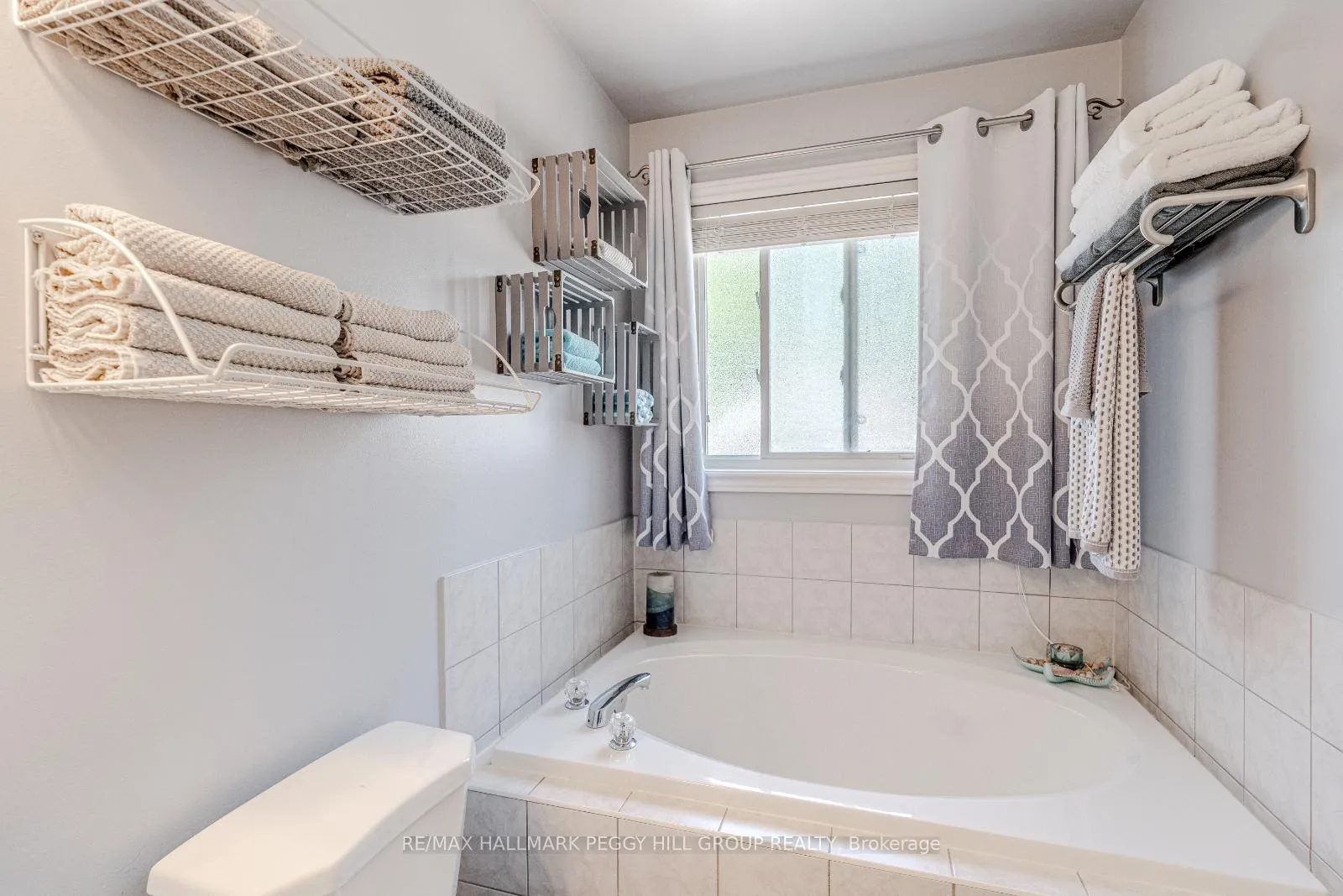 Photo 9 of 68 Coughlin Road, Barrie, Holly — HOMEH