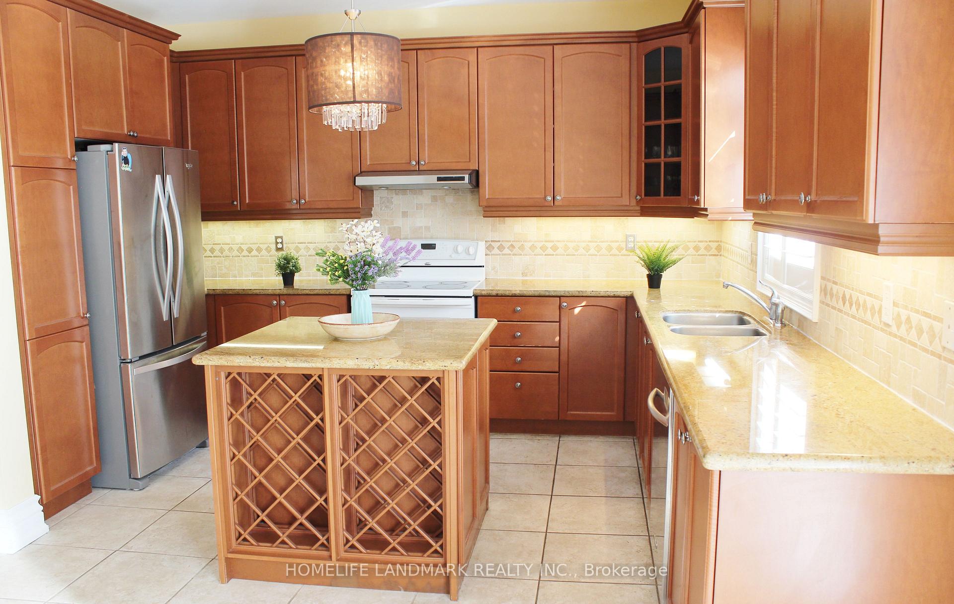 Photo 4 of 39 Siena Drive, Vaughan, Vellore Village — HOMEH