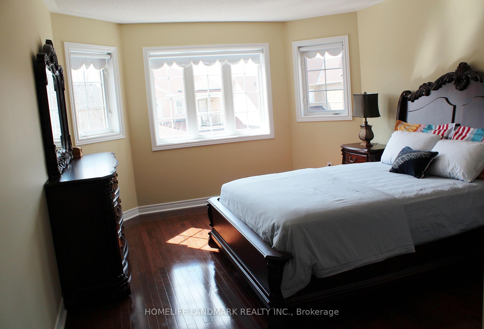 Photo 11 of 39 Siena Drive, Vaughan, Vellore Village — HOMEH