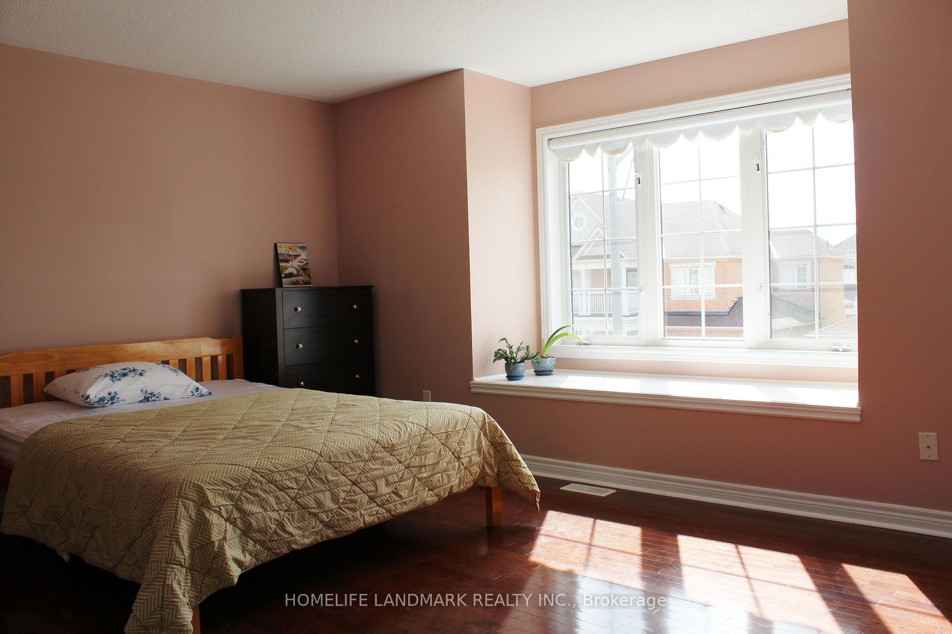 Photo 12 of 39 Siena Drive, Vaughan, Vellore Village — HOMEH
