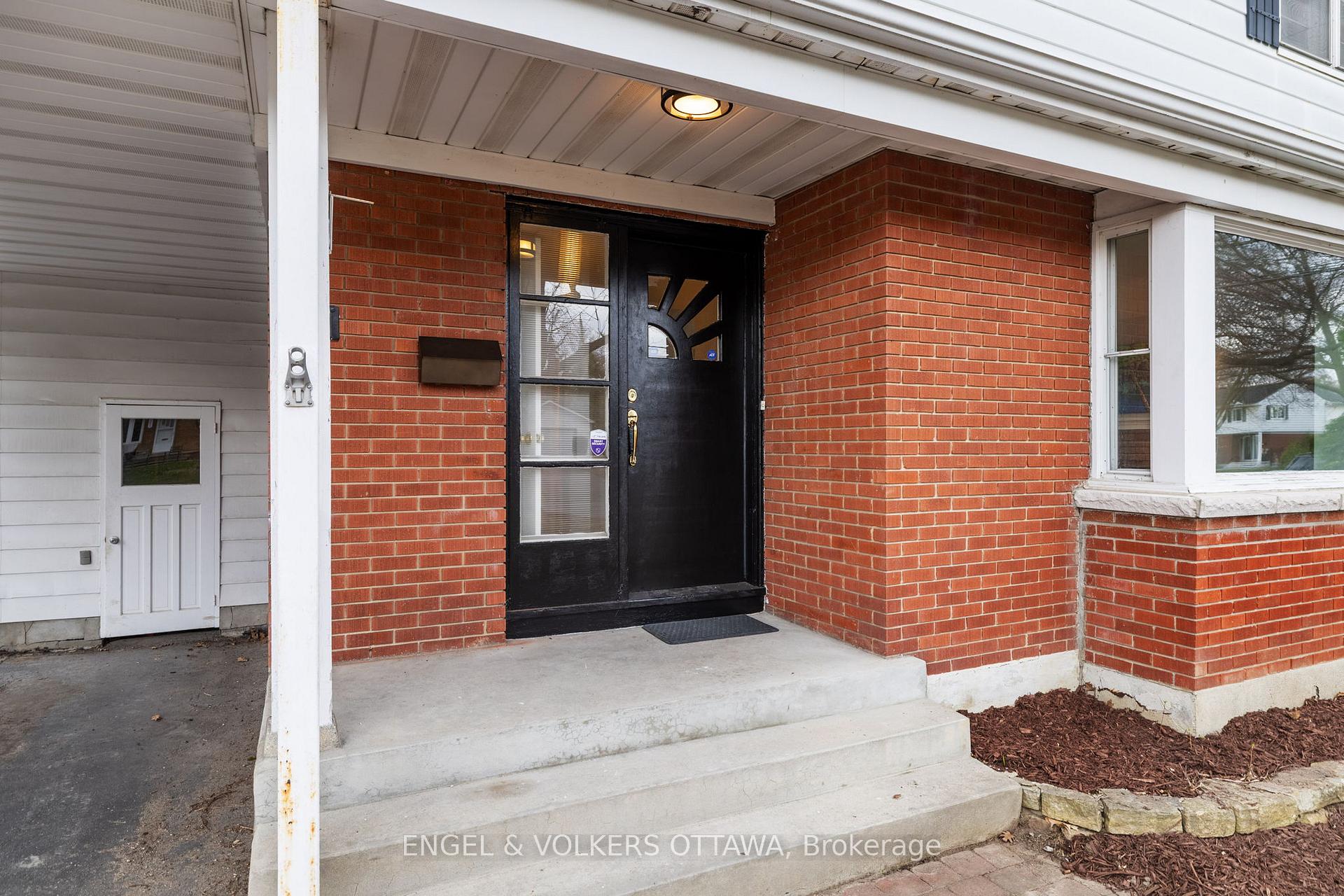 Photo 3 of 2124 Blossom Drive, Ottawa, Applewood Acres — HOMEH