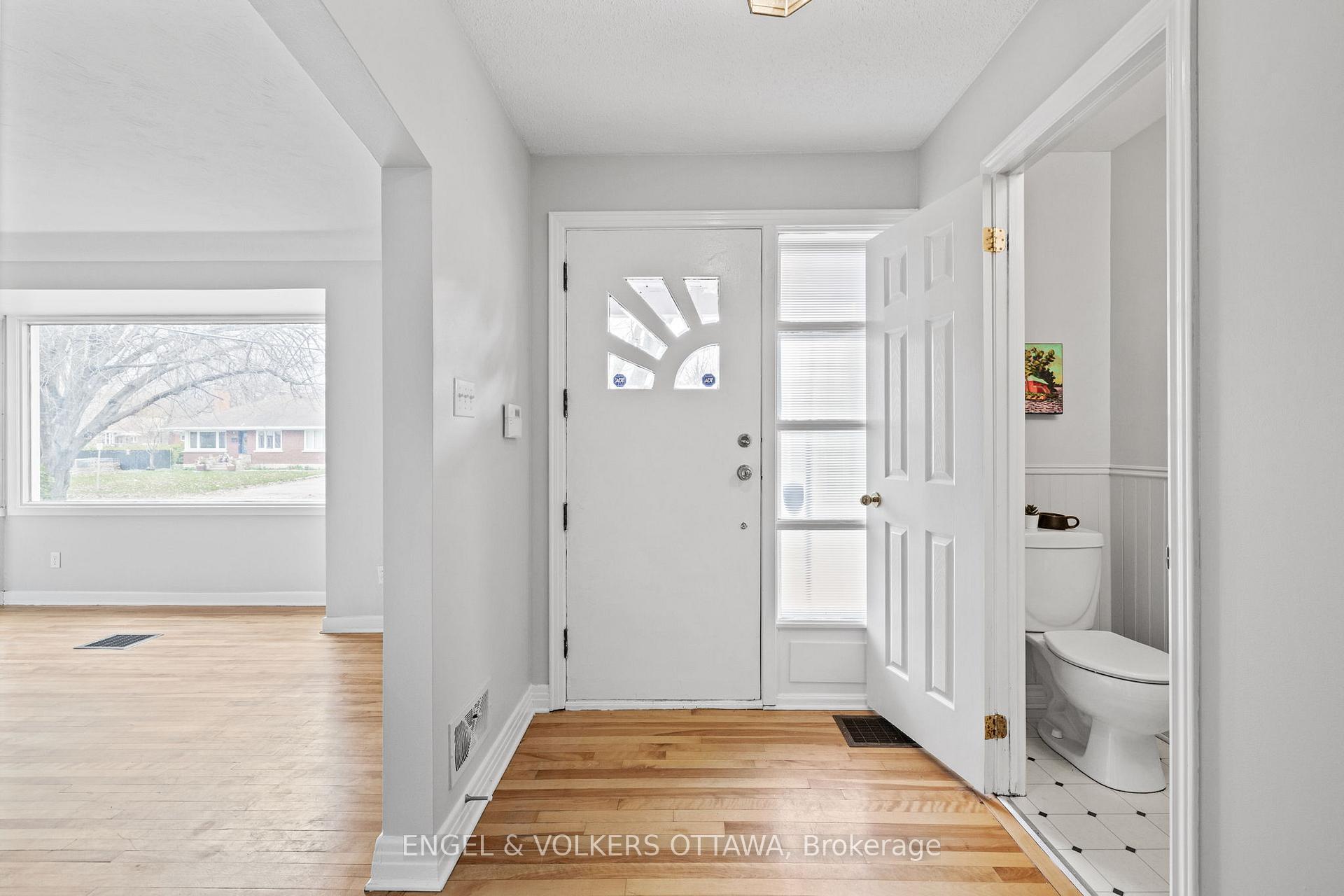 Photo 2 of 2124 Blossom Drive, Ottawa, Applewood Acres — HOMEH