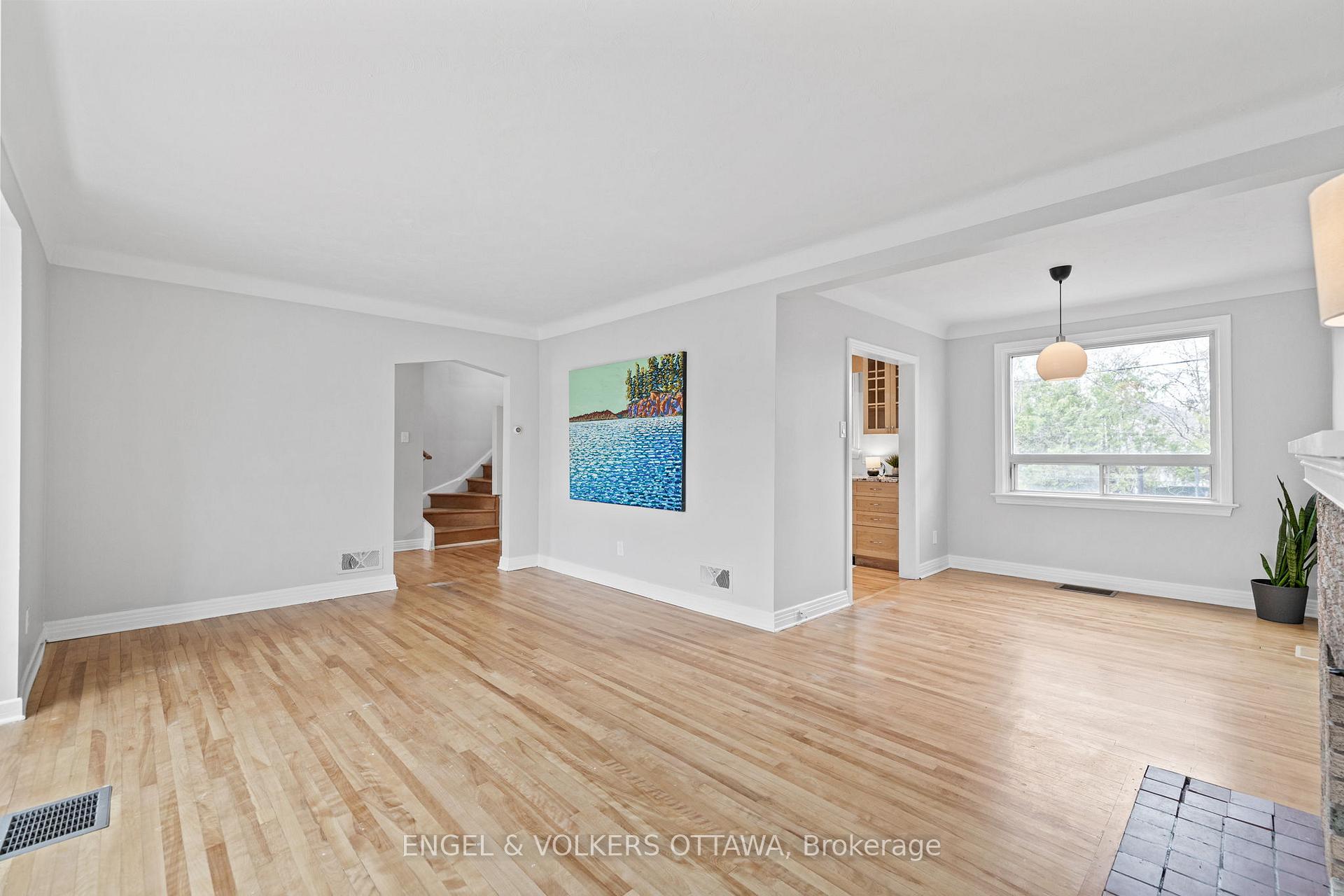 Photo 8 of 2124 Blossom Drive, Ottawa, Applewood Acres — HOMEH