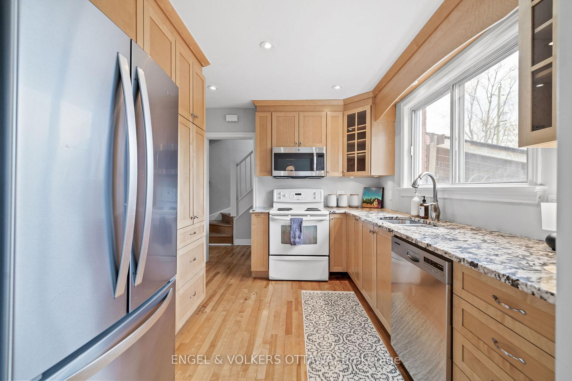 Photo 10 of 2124 Blossom Drive, Ottawa, Applewood Acres — HOMEH