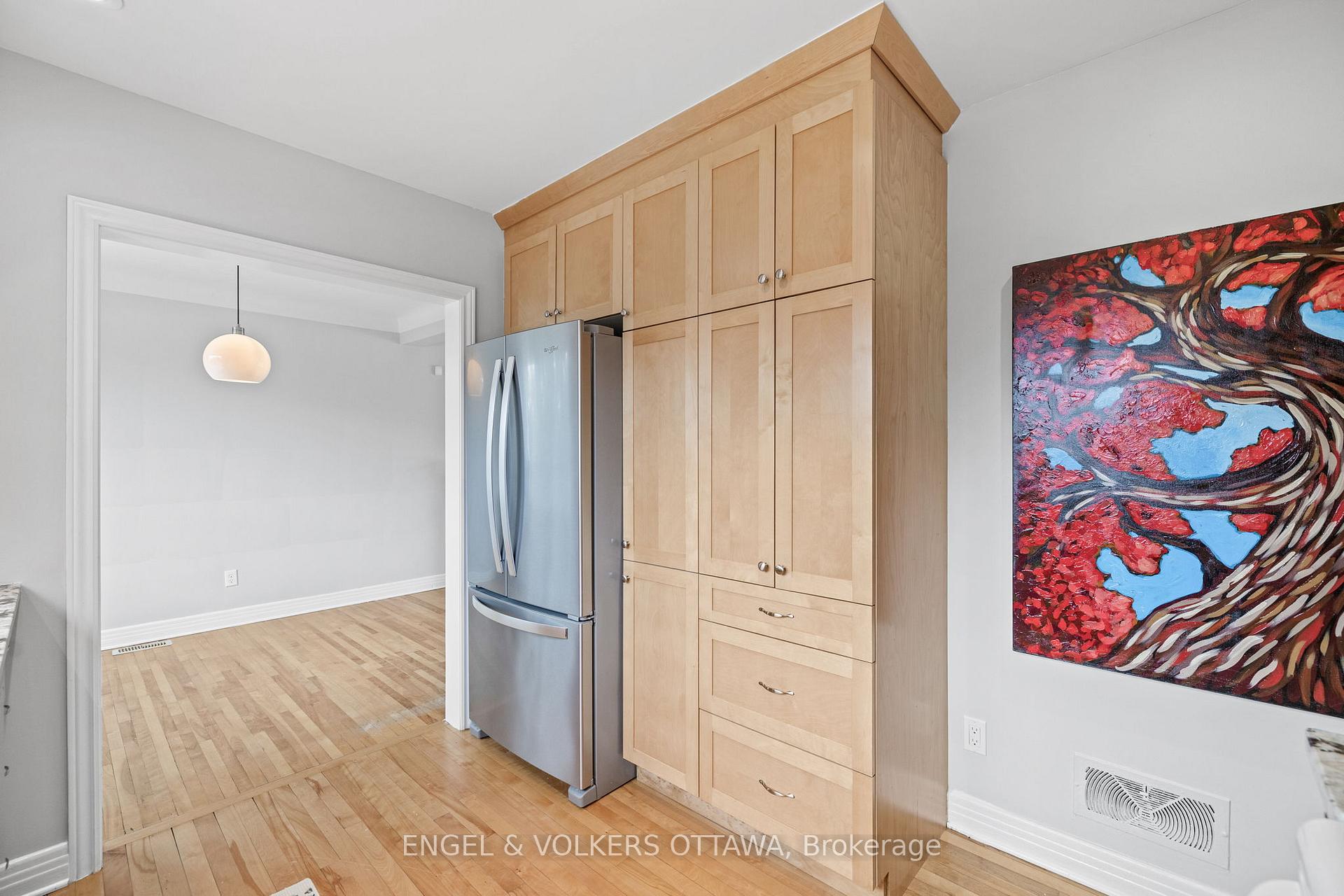 Photo 11 of 2124 Blossom Drive, Ottawa, Applewood Acres — HOMEH