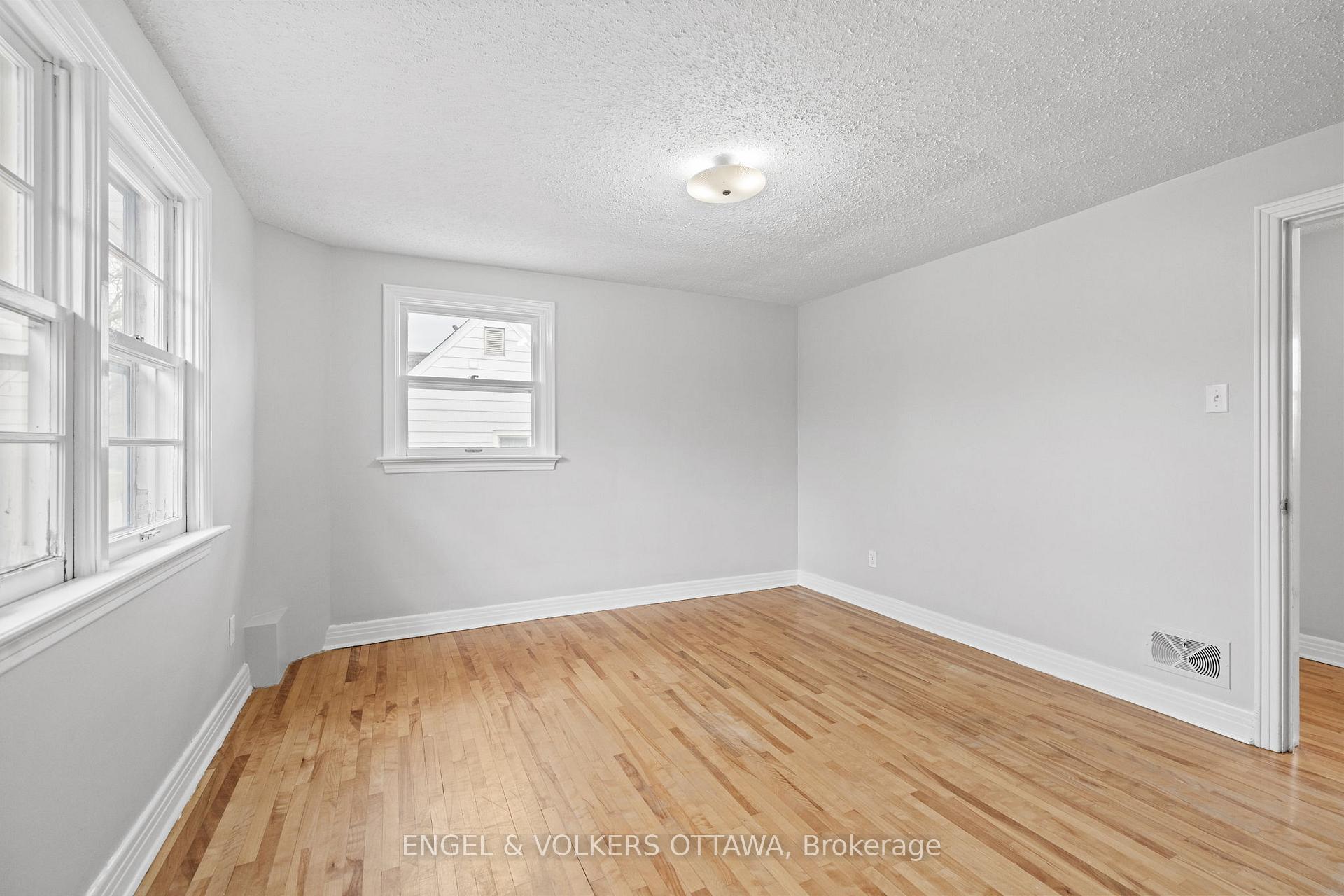 Photo 13 of 2124 Blossom Drive, Ottawa, Applewood Acres — HOMEH