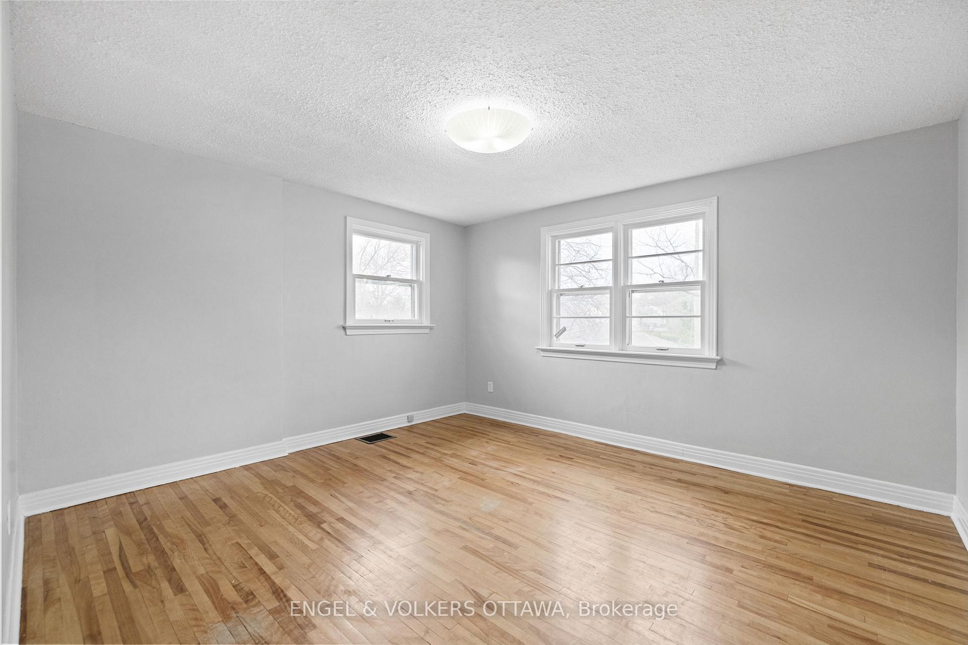 Photo 16 of 2124 Blossom Drive, Ottawa, Applewood Acres — HOMEH