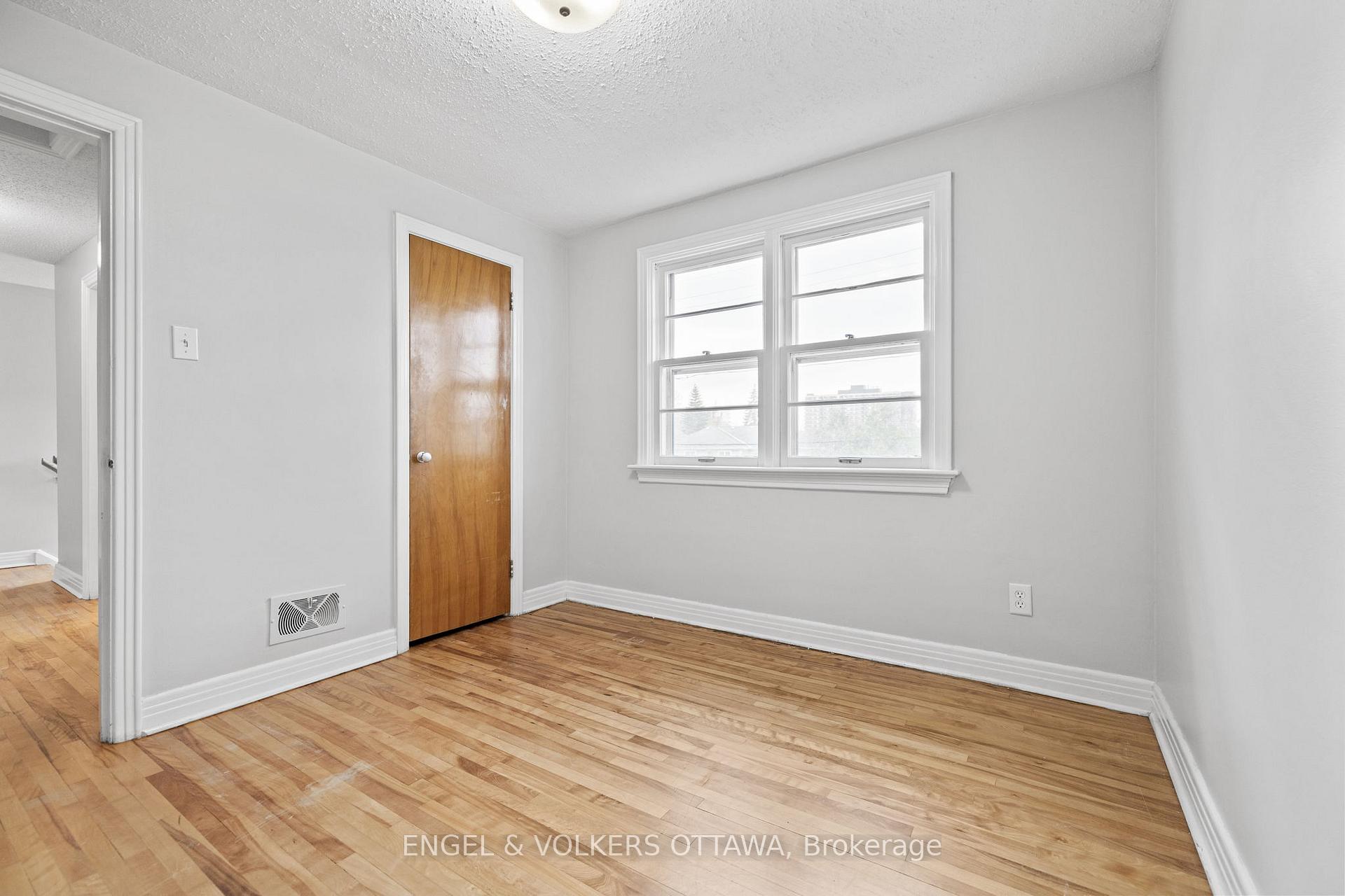 Photo 19 of 2124 Blossom Drive, Ottawa, Applewood Acres — HOMEH