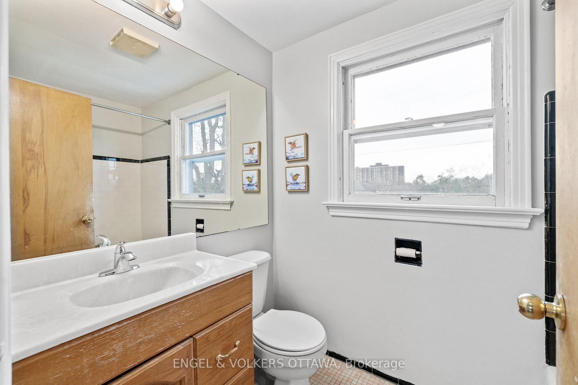 Photo 21 of 2124 Blossom Drive, Ottawa, Applewood Acres — HOMEH