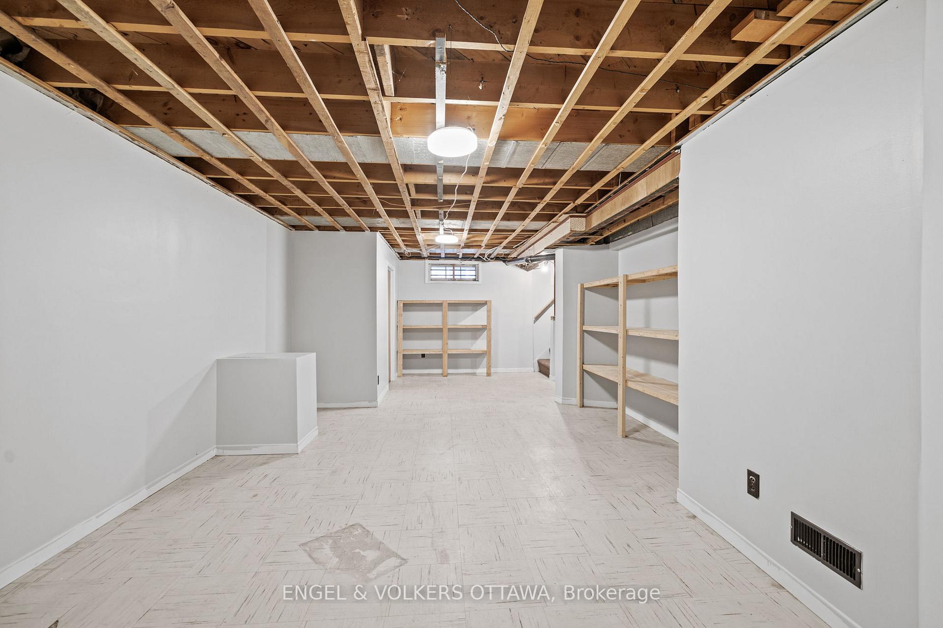 Photo 24 of 2124 Blossom Drive, Ottawa, Applewood Acres — HOMEH