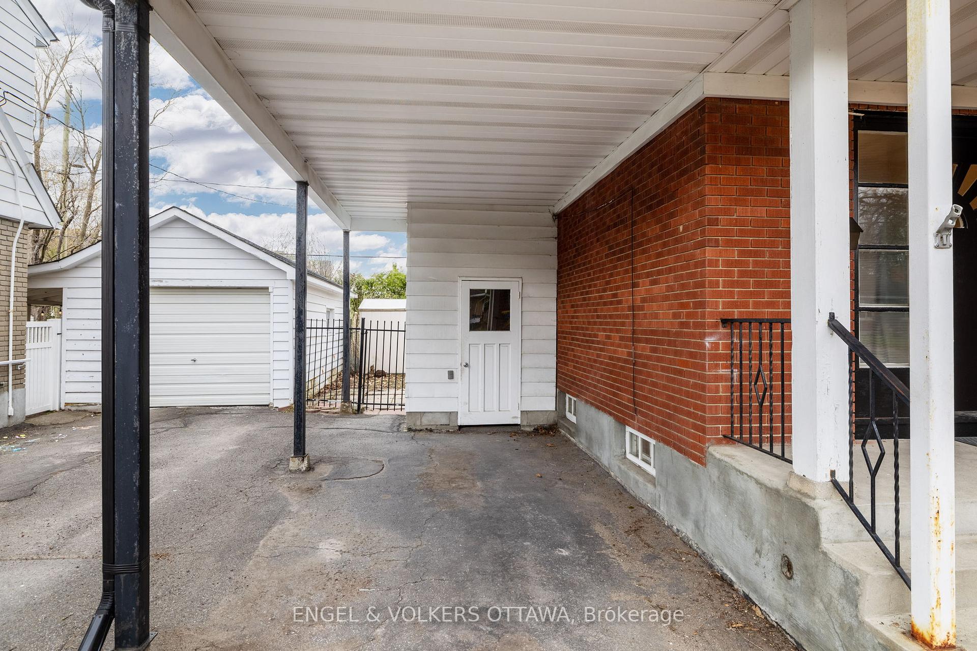 Photo 28 of 2124 Blossom Drive, Ottawa, Applewood Acres — HOMEH