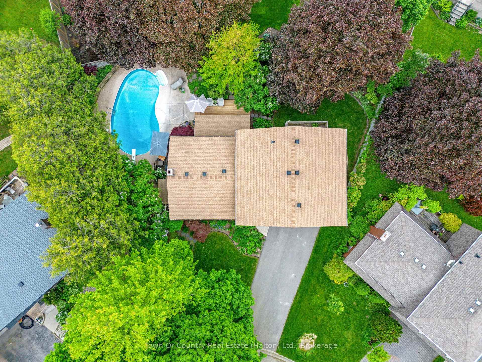 Photo 2 of 370 Roselawn Place, Waterloo — HOMEH