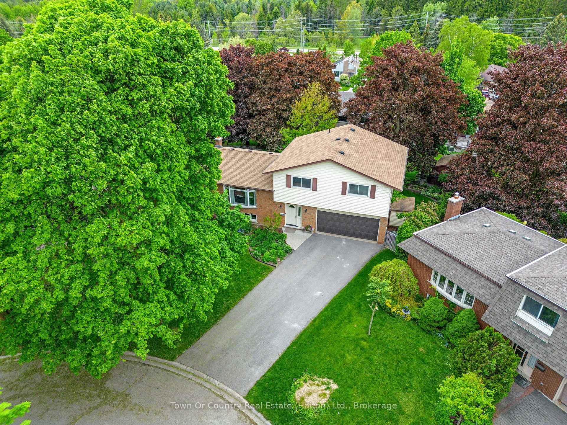 Photo 3 of 370 Roselawn Place, Waterloo — HOMEH