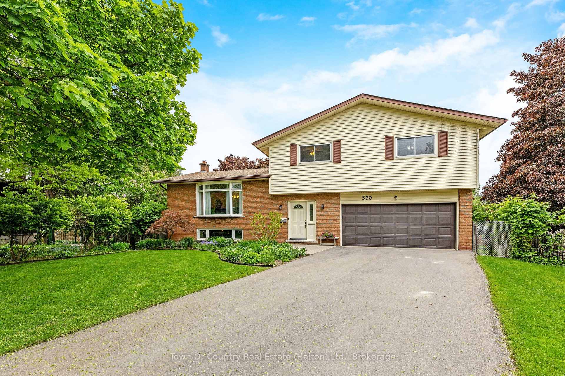 Photo 4 of 370 Roselawn Place, Waterloo — HOMEH