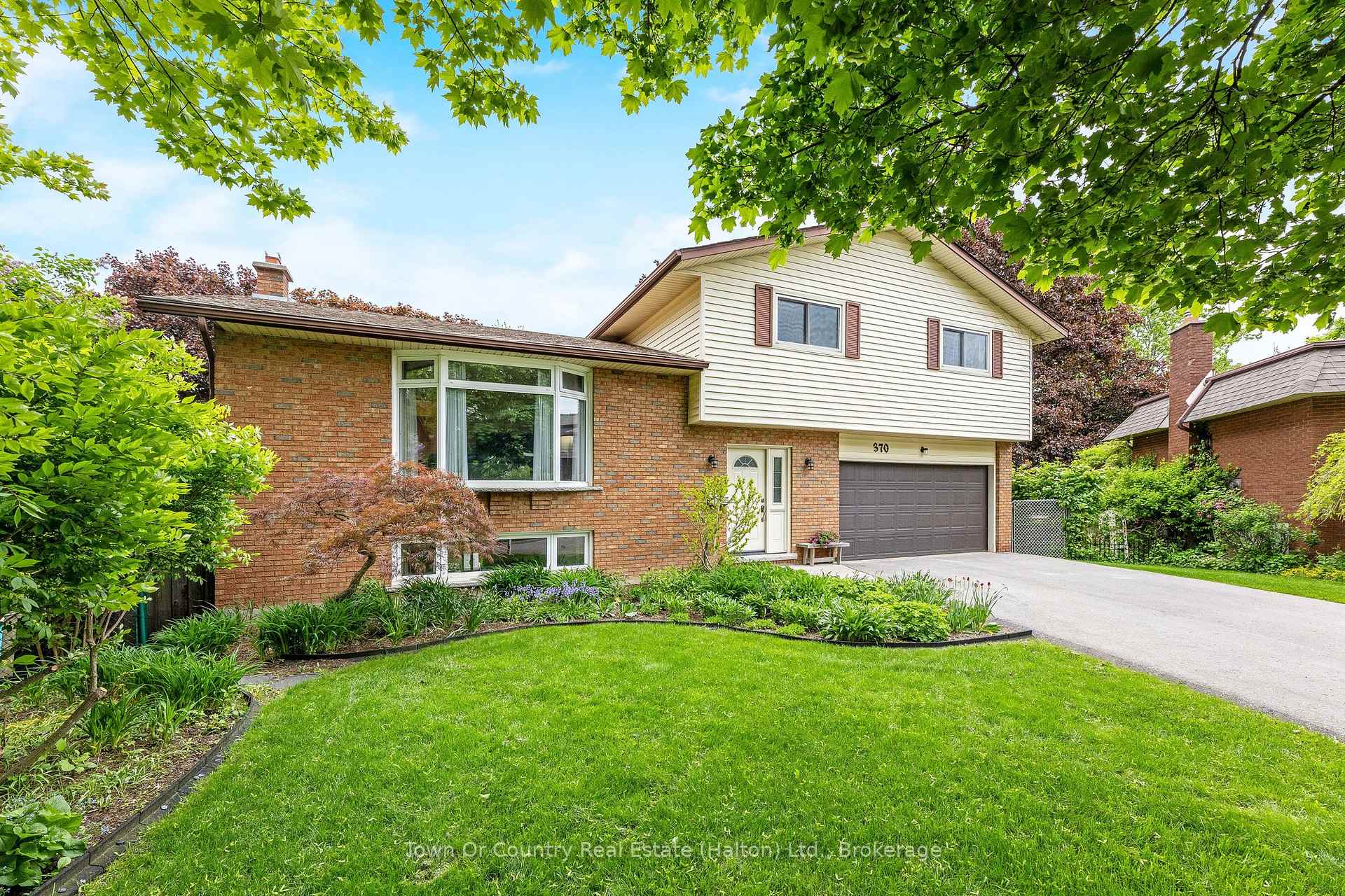Photo 5 of 370 Roselawn Place, Waterloo — HOMEH