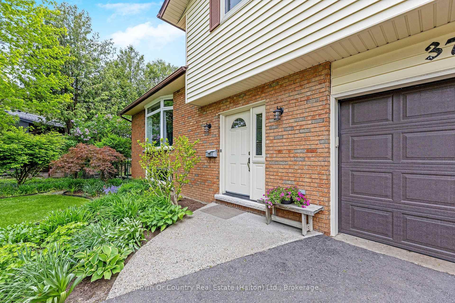 Photo 6 of 370 Roselawn Place, Waterloo — HOMEH