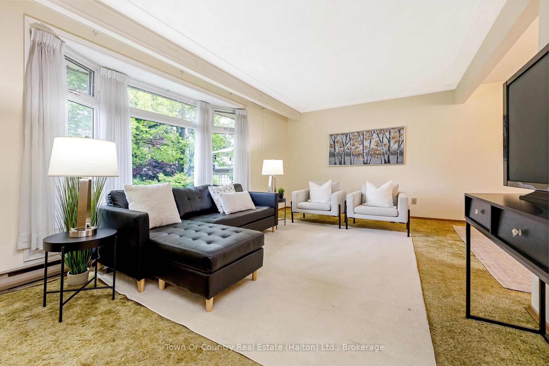 Photo 9 of 370 Roselawn Place, Waterloo — HOMEH