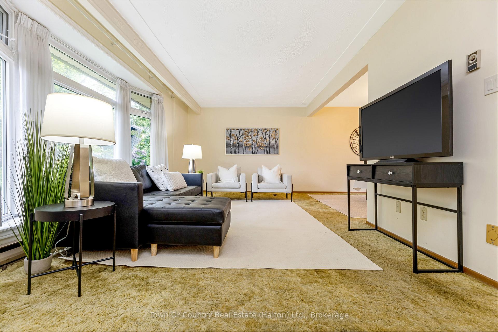 Photo 10 of 370 Roselawn Place, Waterloo — HOMEH