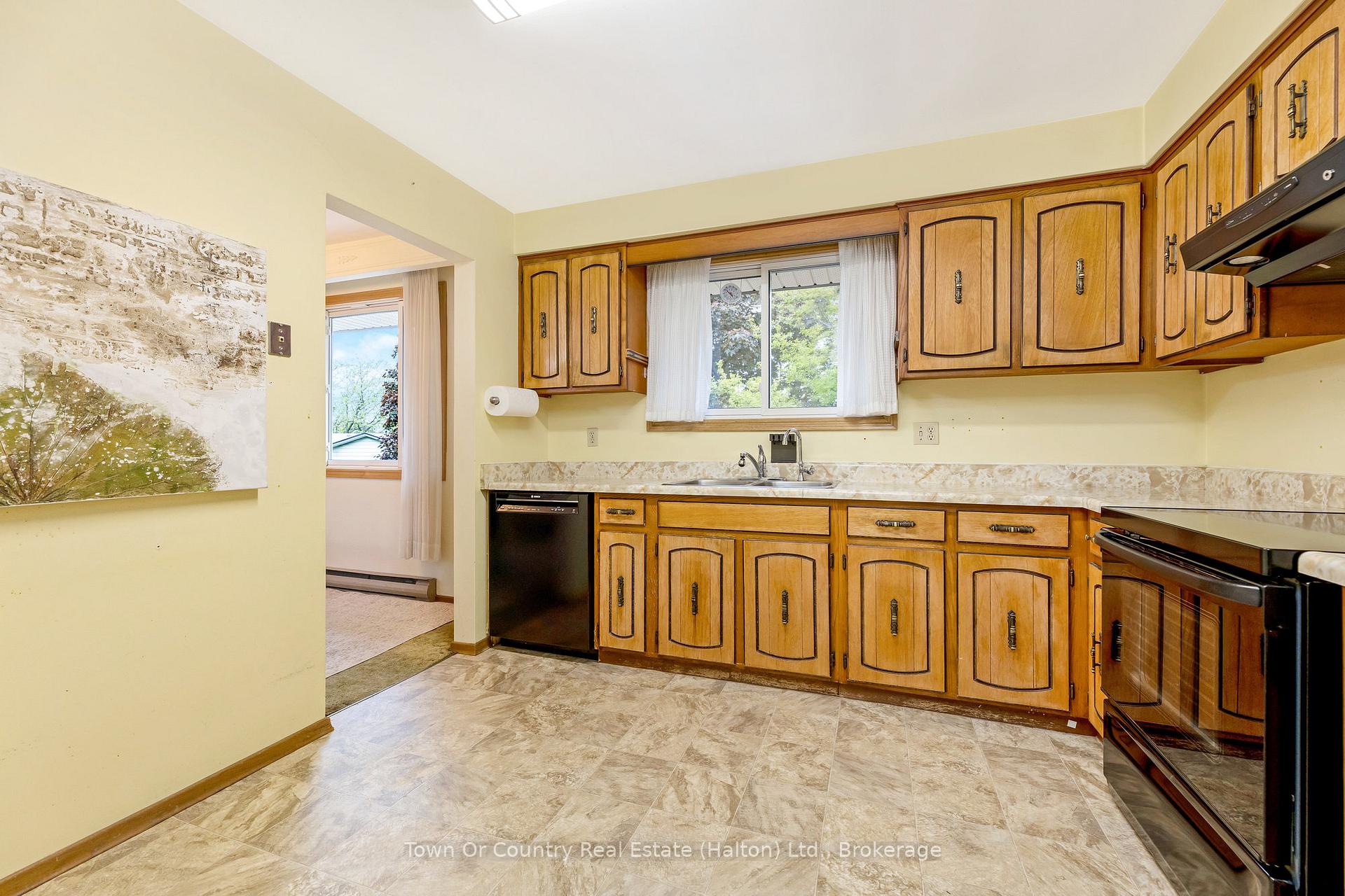 Photo 13 of 370 Roselawn Place, Waterloo — HOMEH