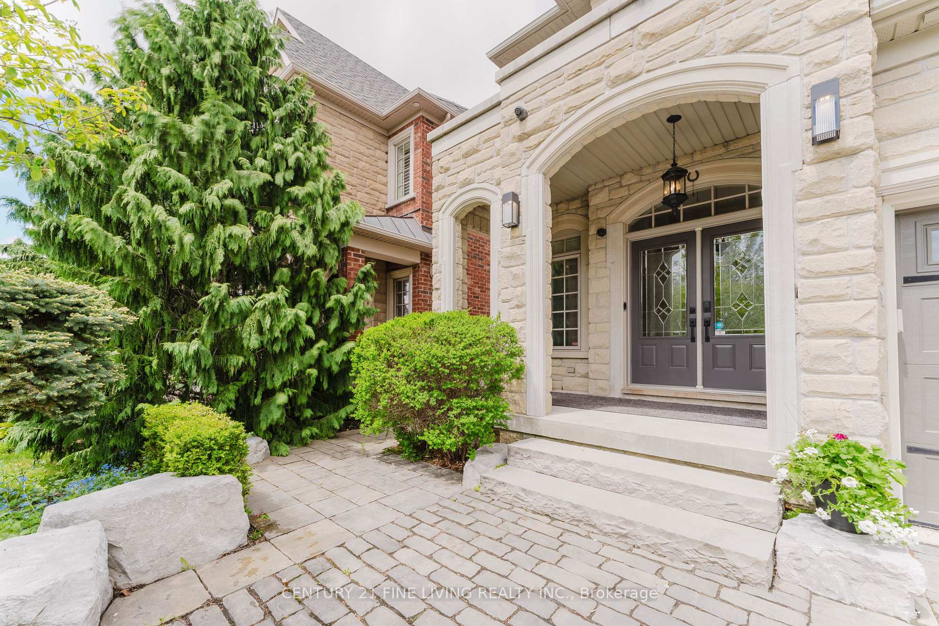 Photo 2 of 96 Wolf Creek Crescent, Vaughan, Patterson — HOMEH