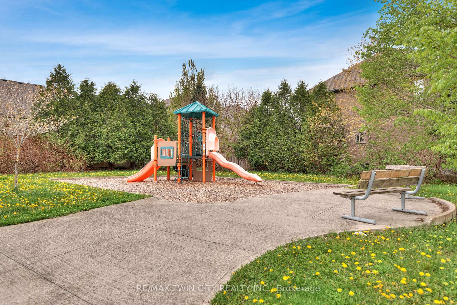 Photo 5 of 435 Rideau River Street, Waterloo — HOMEH
