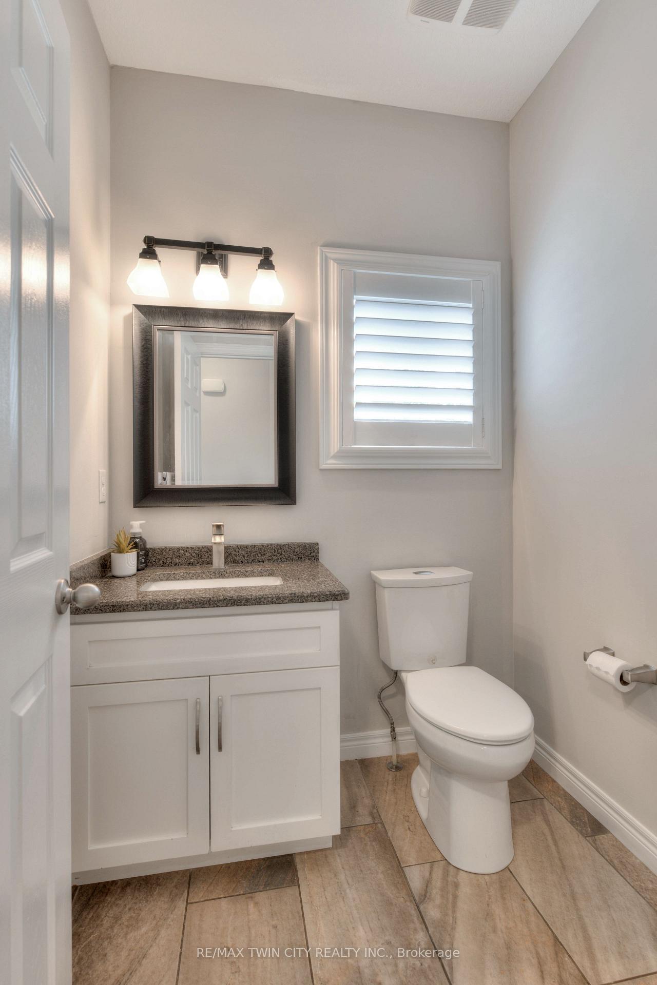 Photo 7 of 435 Rideau River Street, Waterloo — HOMEH