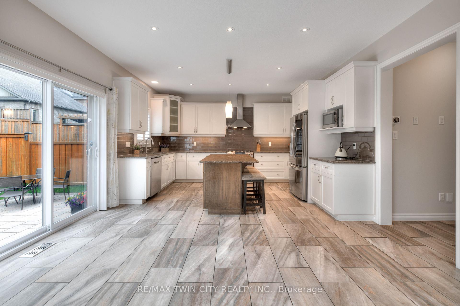 Photo 14 of 435 Rideau River Street, Waterloo — HOMEH