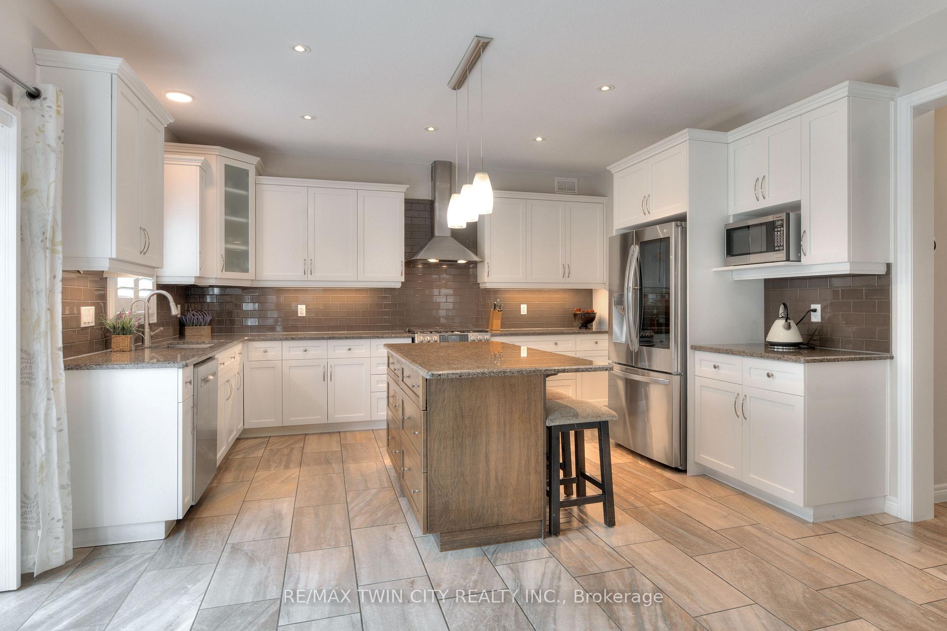 Photo 15 of 435 Rideau River Street, Waterloo — HOMEH