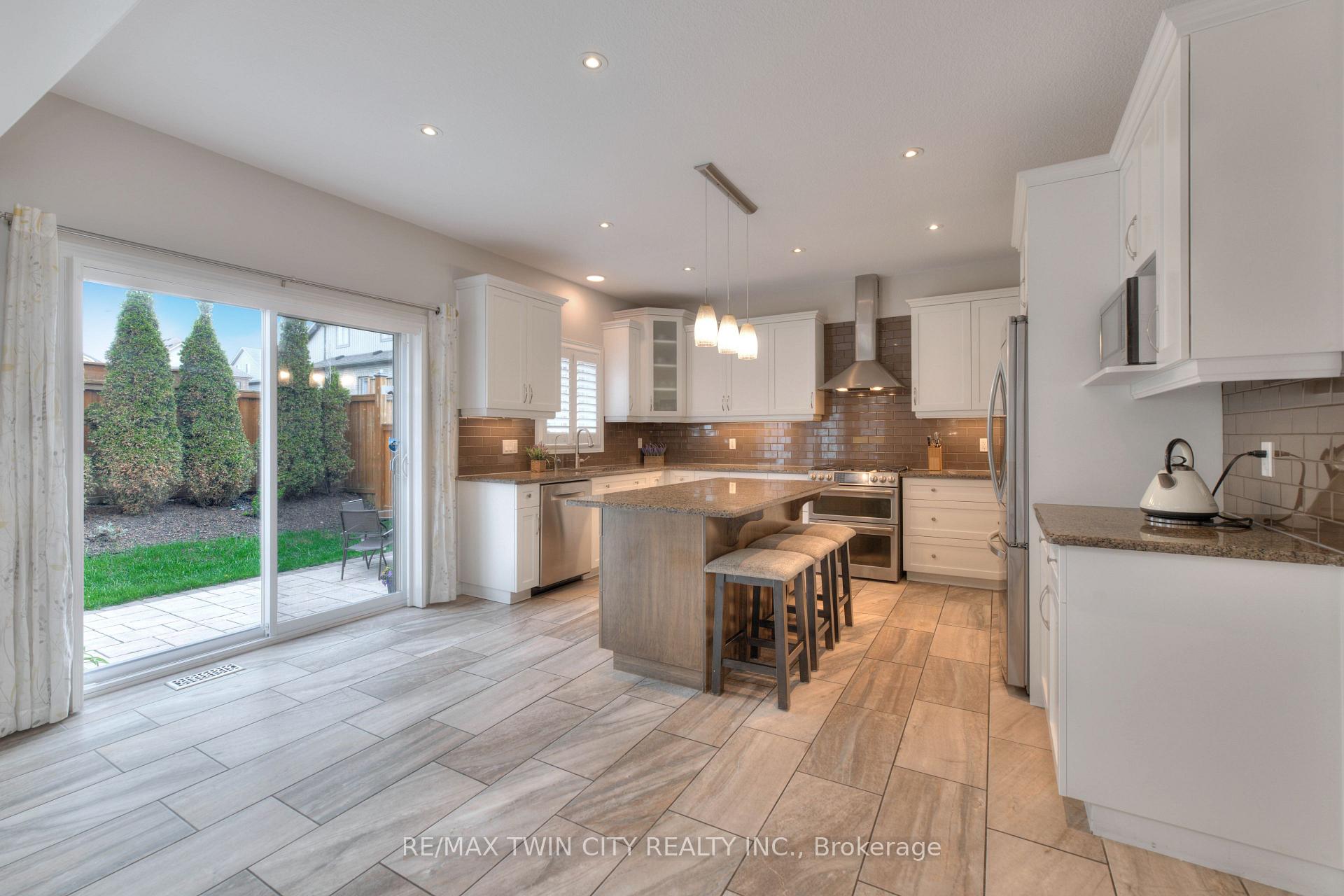 Photo 16 of 435 Rideau River Street, Waterloo — HOMEH