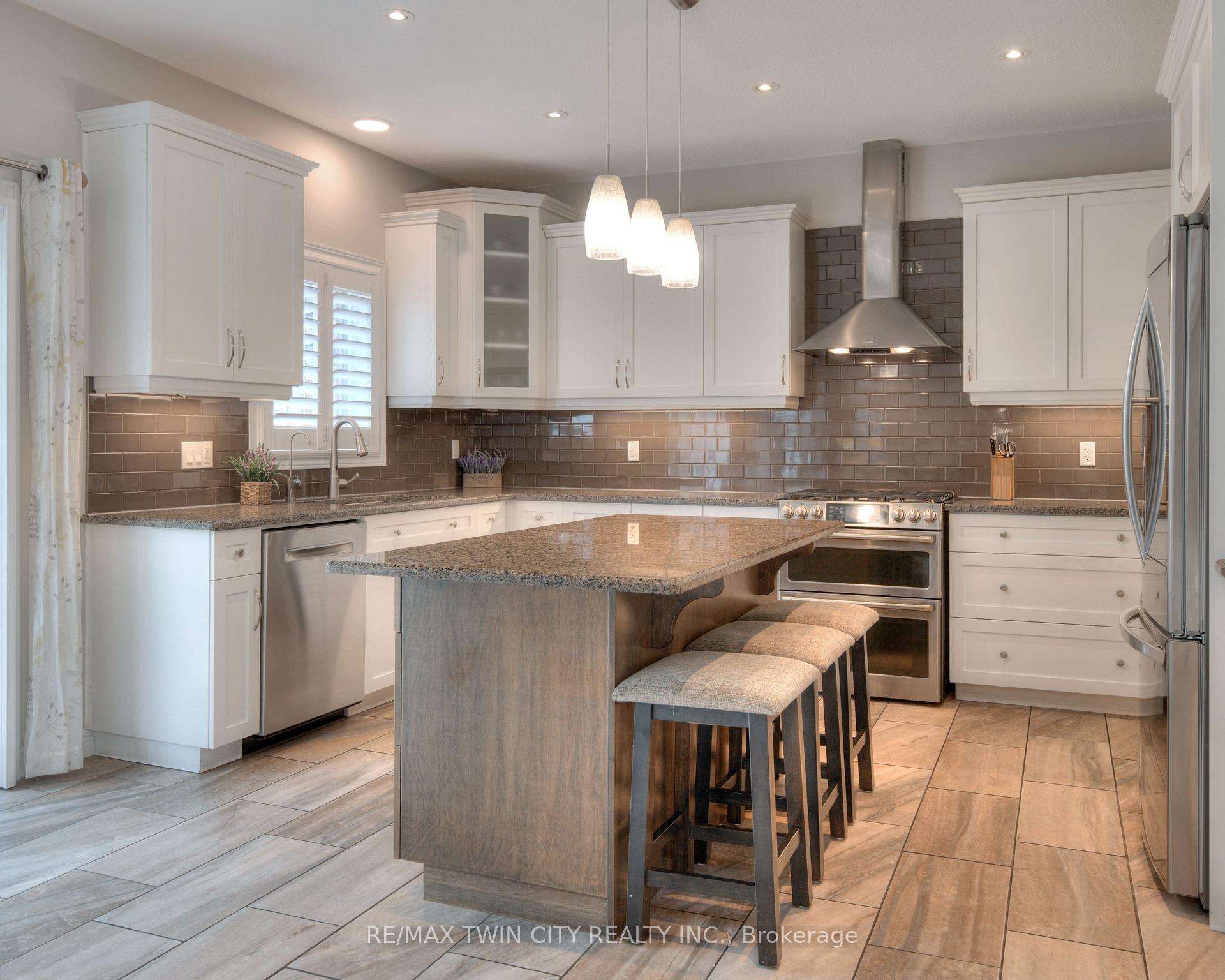 Photo 17 of 435 Rideau River Street, Waterloo — HOMEH