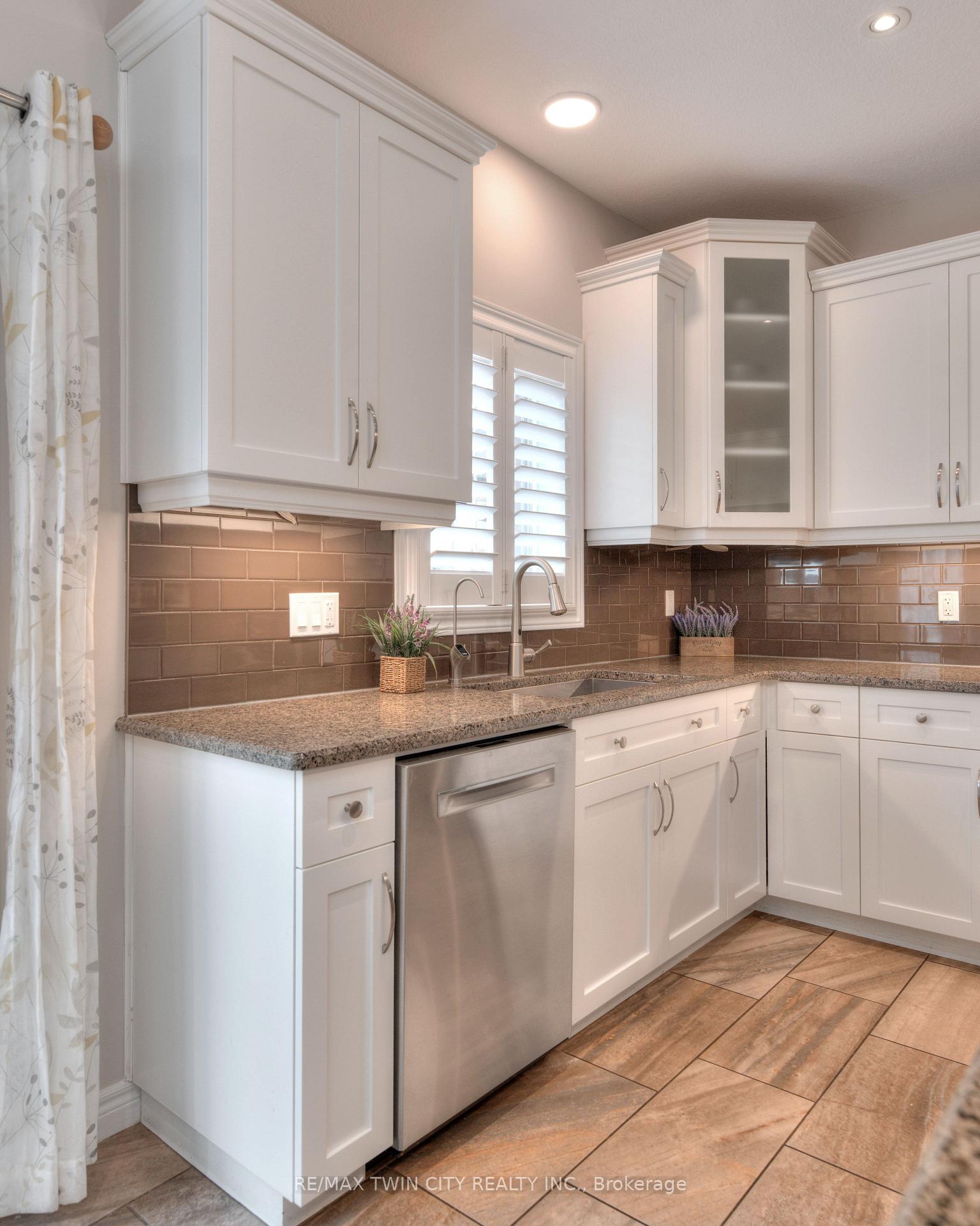 Photo 18 of 435 Rideau River Street, Waterloo — HOMEH