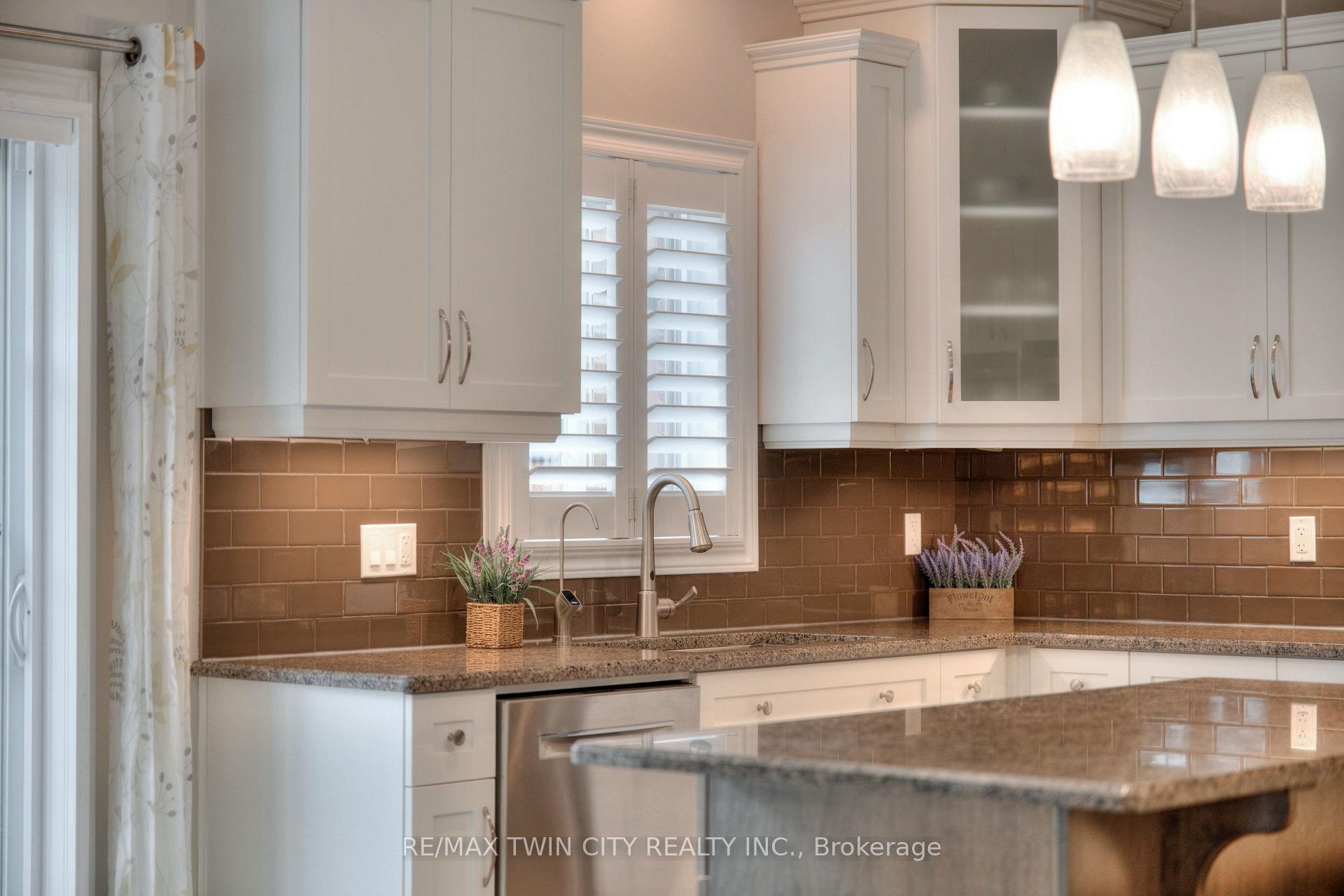 Photo 23 of 435 Rideau River Street, Waterloo — HOMEH