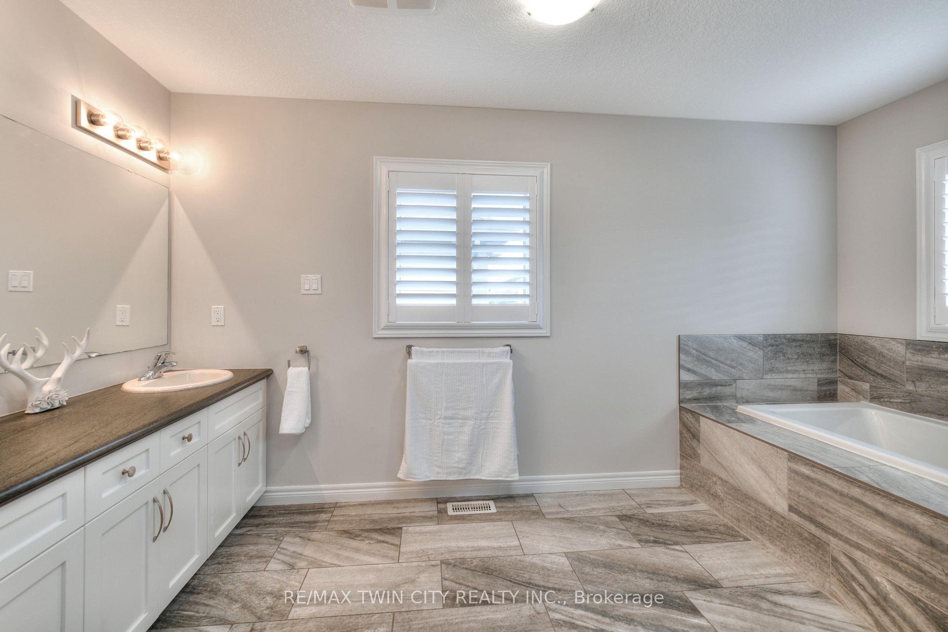 Photo 30 of 435 Rideau River Street, Waterloo — HOMEH