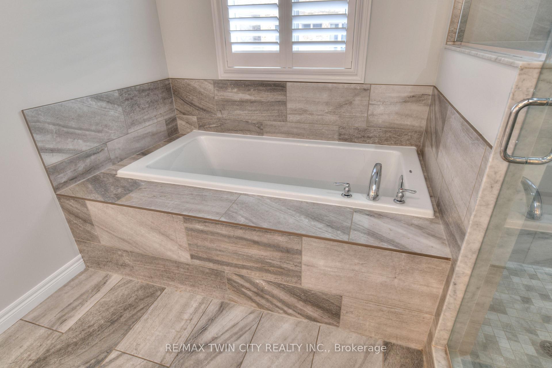 Photo 32 of 435 Rideau River Street, Waterloo — HOMEH