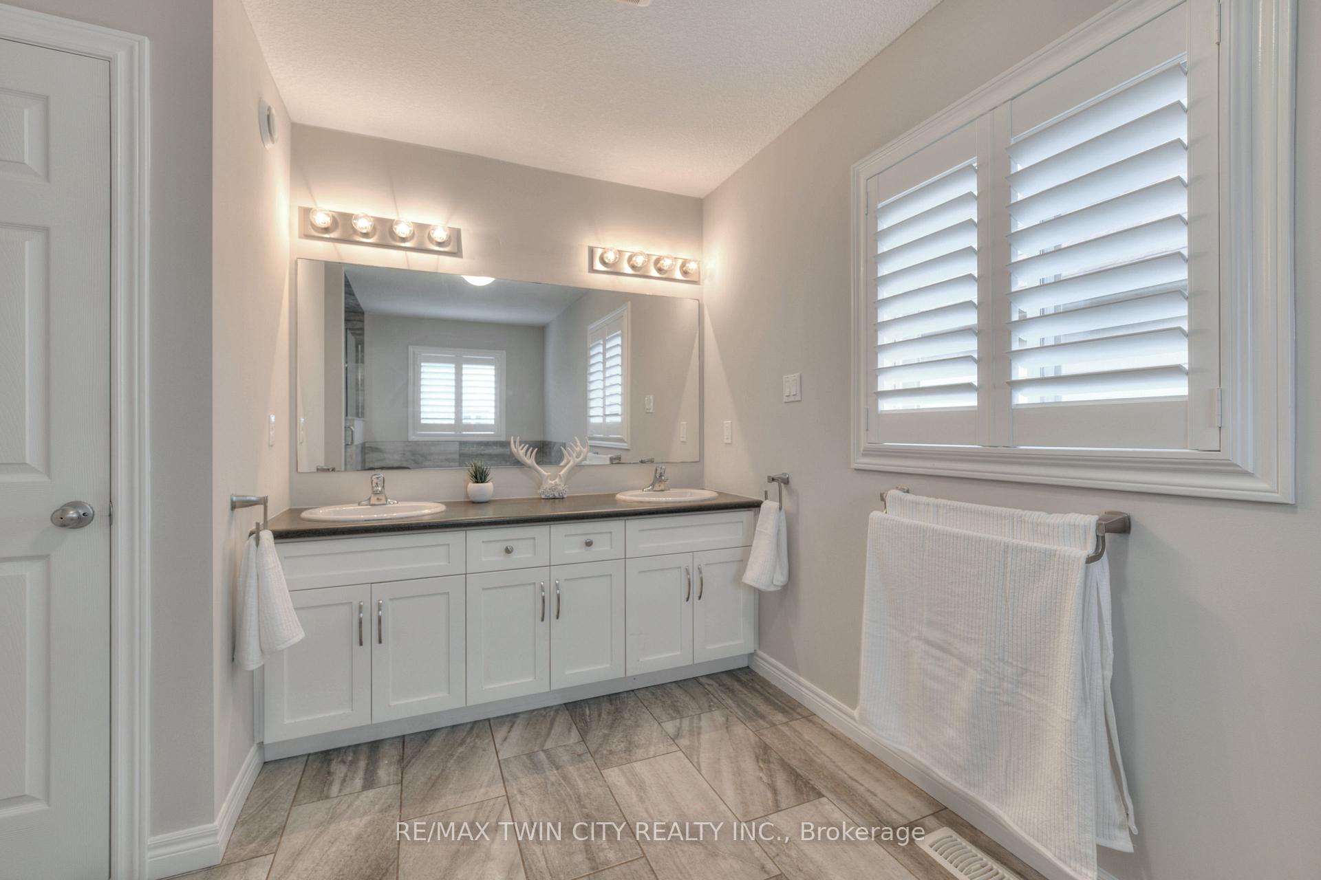 Photo 34 of 435 Rideau River Street, Waterloo — HOMEH