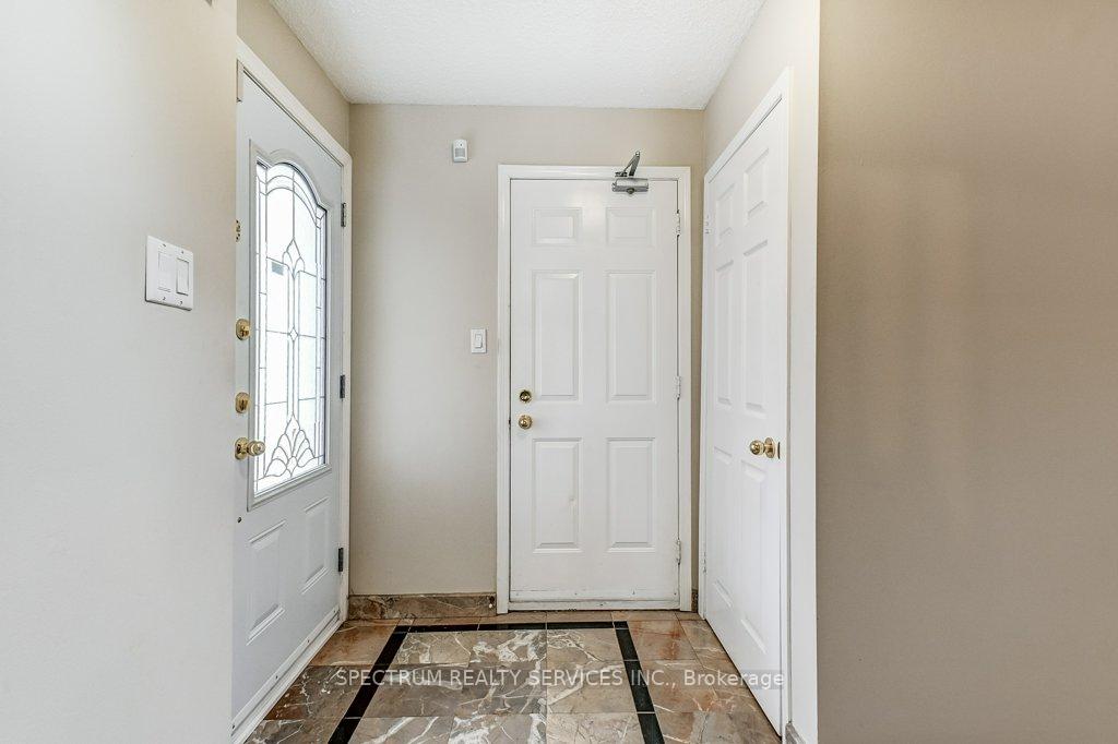 Photo 4 of 119 Silver Arrow Crescent, Vaughan, Maple — HOMEH