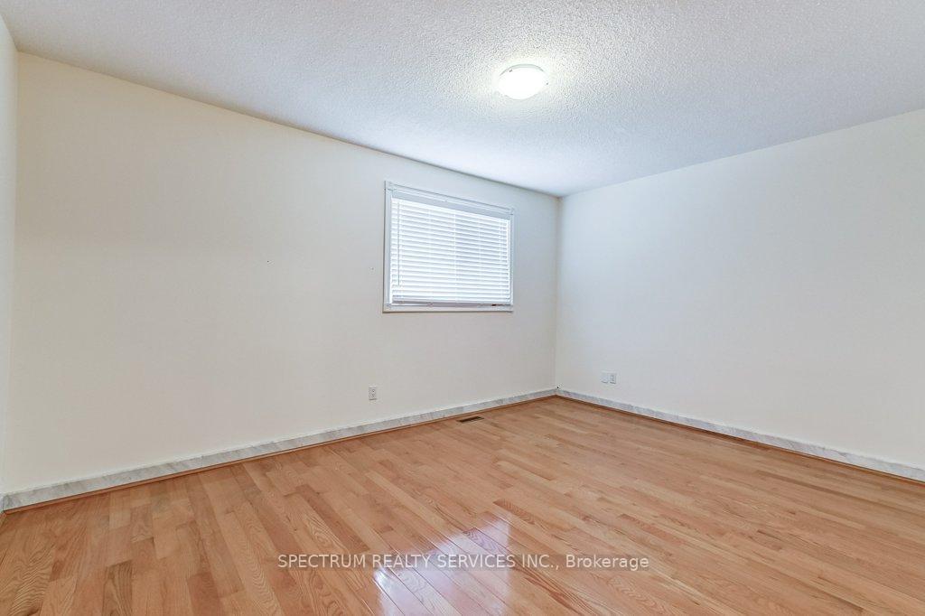 Photo 7 of 119 Silver Arrow Crescent, Vaughan, Maple — HOMEH