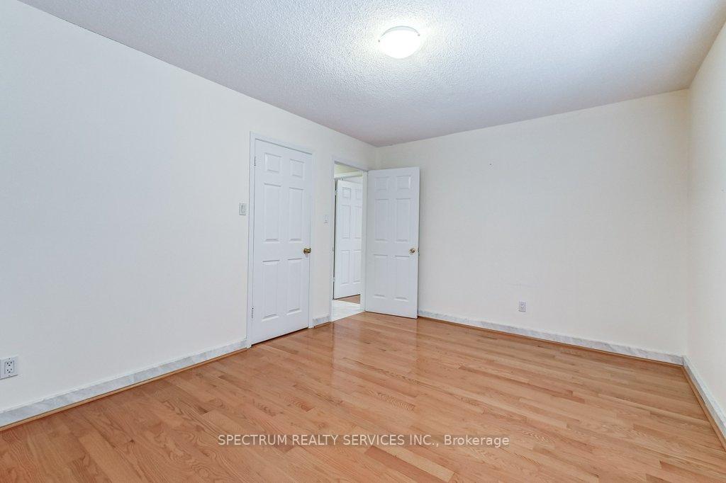 Photo 8 of 119 Silver Arrow Crescent, Vaughan, Maple — HOMEH