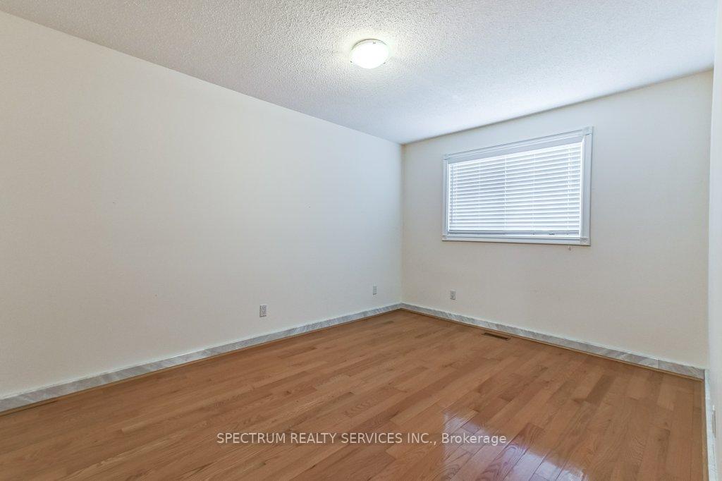 Photo 9 of 119 Silver Arrow Crescent, Vaughan, Maple — HOMEH