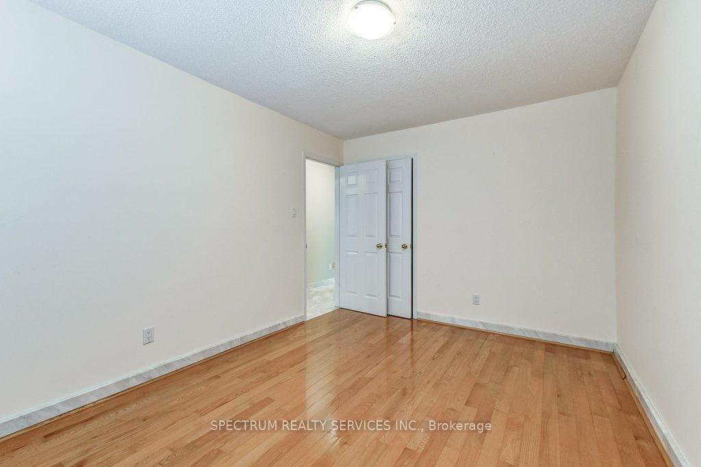 Photo 10 of 119 Silver Arrow Crescent, Vaughan, Maple — HOMEH